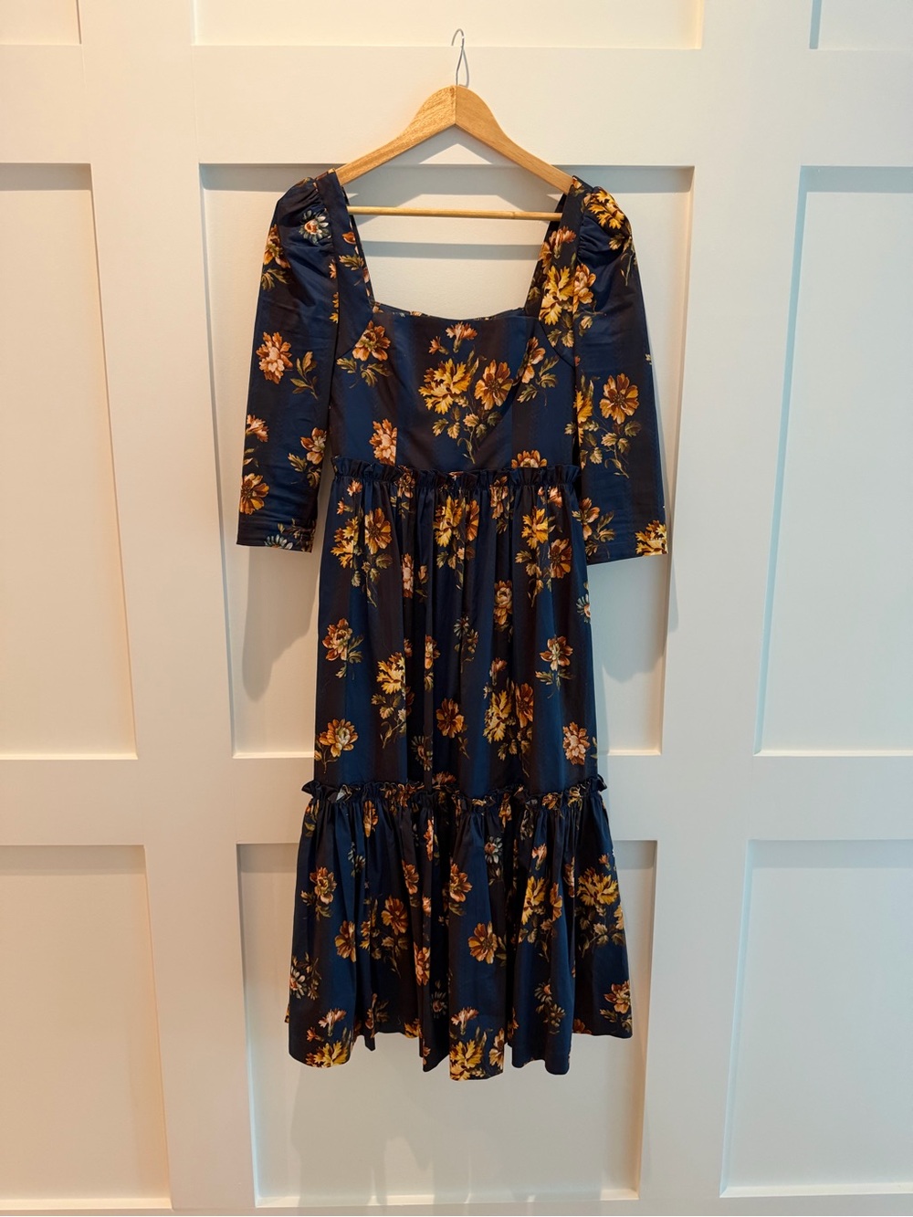Women’s Cara Cara Navy Floral Tiered Dress with Puff Sleeves- size 4